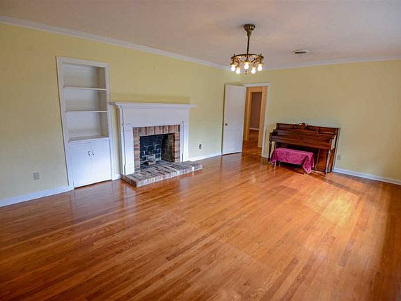 5th image of 1308 Dillard St