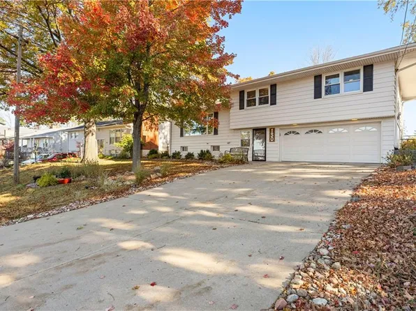 130 NW North Shore Dr, Lake Waukomis, MO 64151