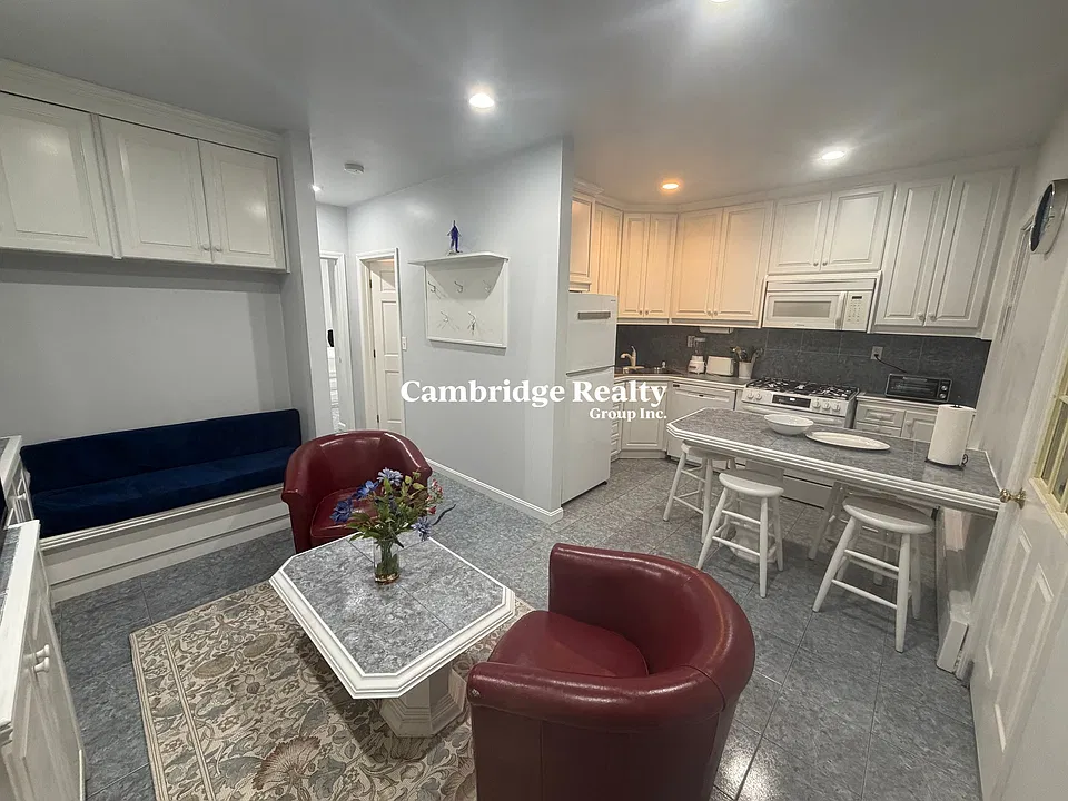 60 London St #2T