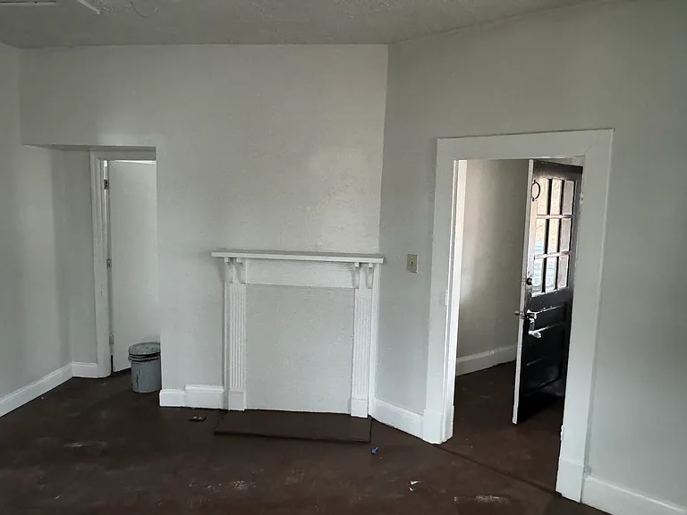 818 Noble Ave — Photo 4