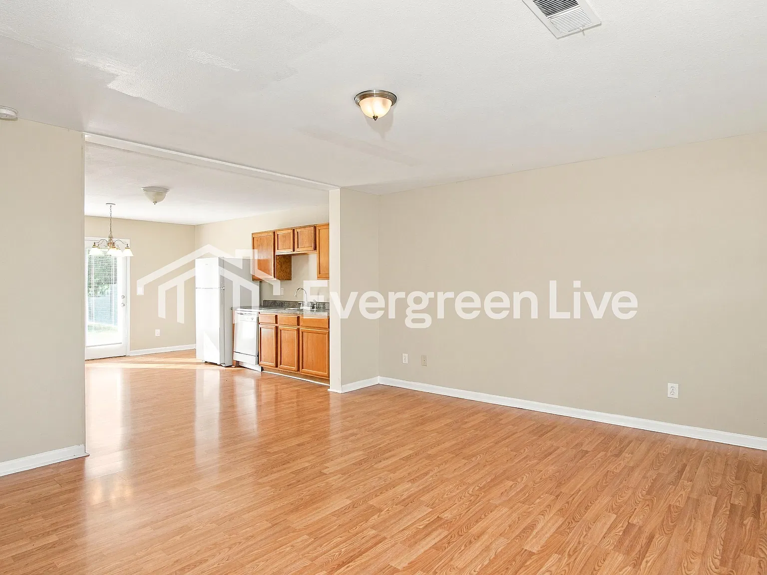 3 bed, 2.5 bath, 1594 sqft, $1,345 — Photo 4