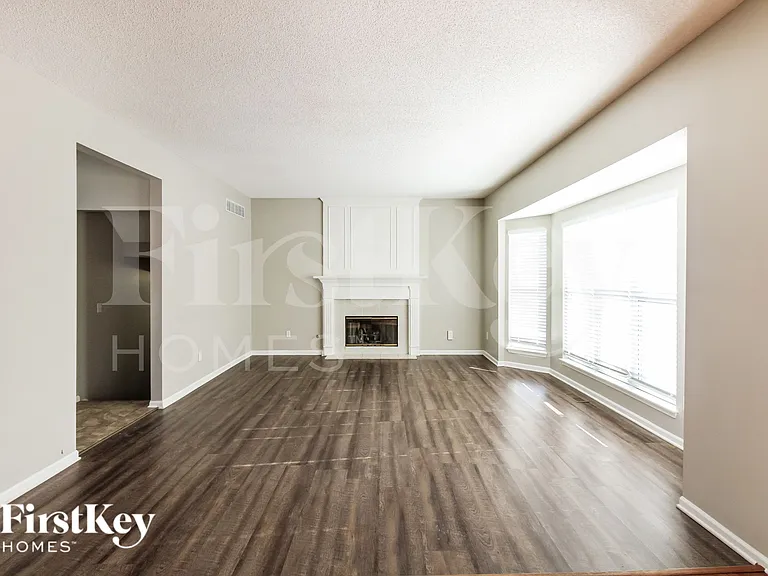 909 NE 93rd Ct — Photo 4