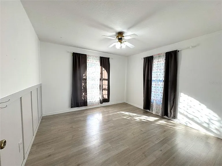 1514 Poe St — Photo 12