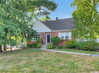 8 Nelson Pl, Nanuet, NY 10954