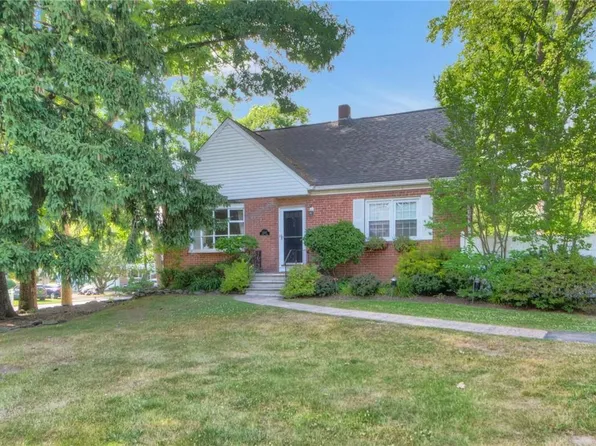 8 Nelson Place, Nanuet, NY 10954