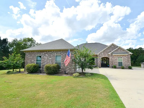 185 Pleasant Ridge Dr, Mooreville, MS 38857