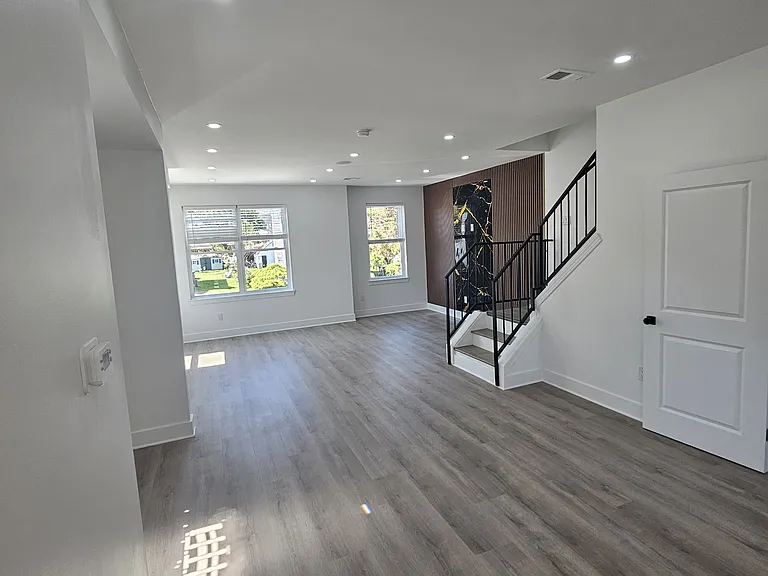 2370 Randolph St — Photo 7