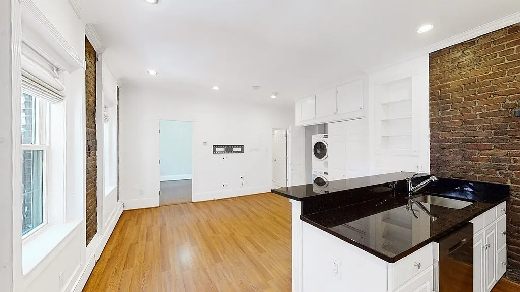 2 bed, 1.0 bath, 663 sqft, $3,750 — Photo 3