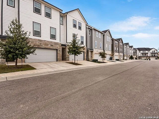 3 bed, 3.5 bath, 1931 sqft, $2,400 — Photo 1