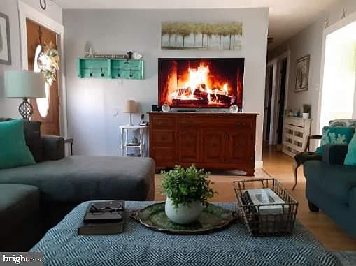 4th image of 123 Canna St