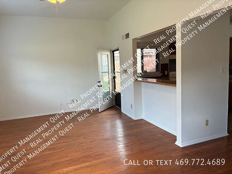 Charming 2BR/2BA duplex in Arlington, TX! — Photo 4