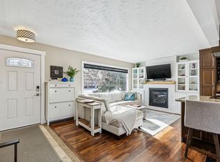 56 S Haddock Rd SW, Calgary, AB T2V 3J8