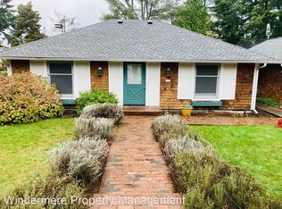 589 Grow Ave NW, Bainbridge Island, WA 98110