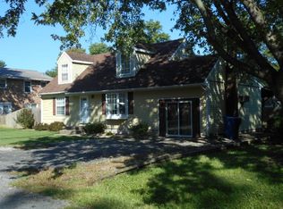 509 E 6th St, Flora, IL 62839