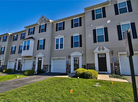 3rd image of 9 Pink Rose Ln