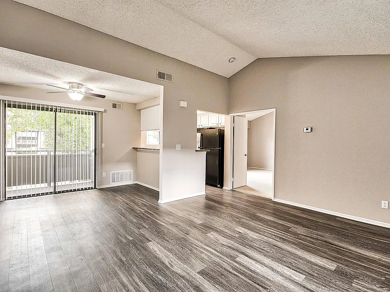 Oak Tree Court Apartment Homes — Photo 10