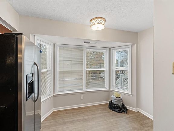 4th image of 390 Francisco Way