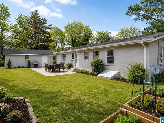 5th image of 905 Glen Oaks Cir