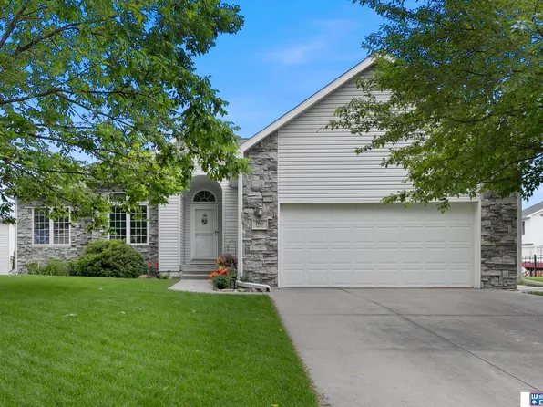 7611 S 33rd St, Lincoln, NE 68516