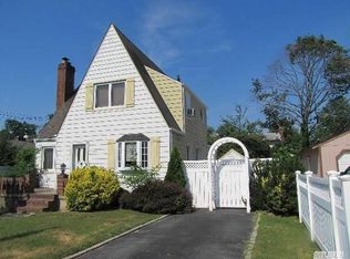 2636 Loftus Ave, Oceanside, NY 11572