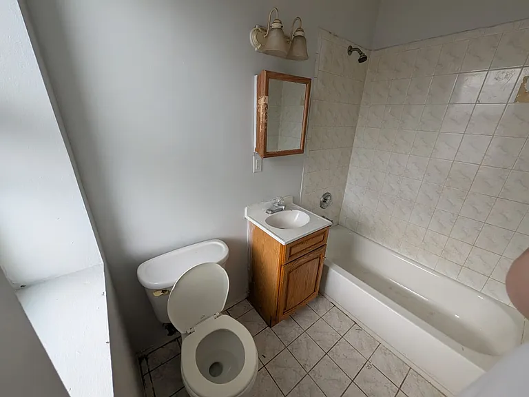 223 Hawthorne Ave #3B — Photo 6