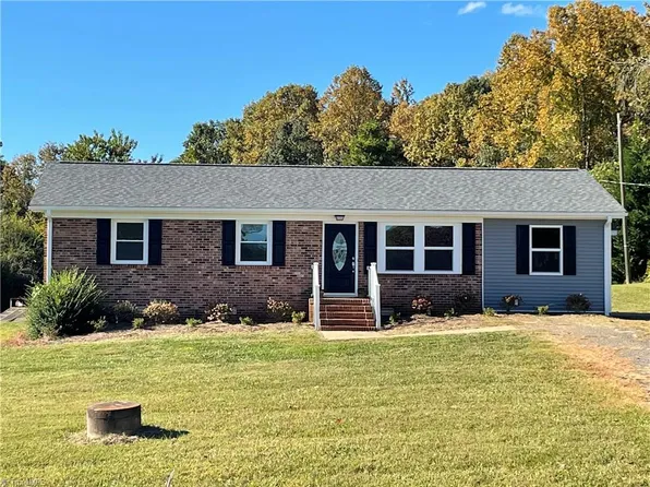 443 Ararat Hwy, Ararat, VA 24053
