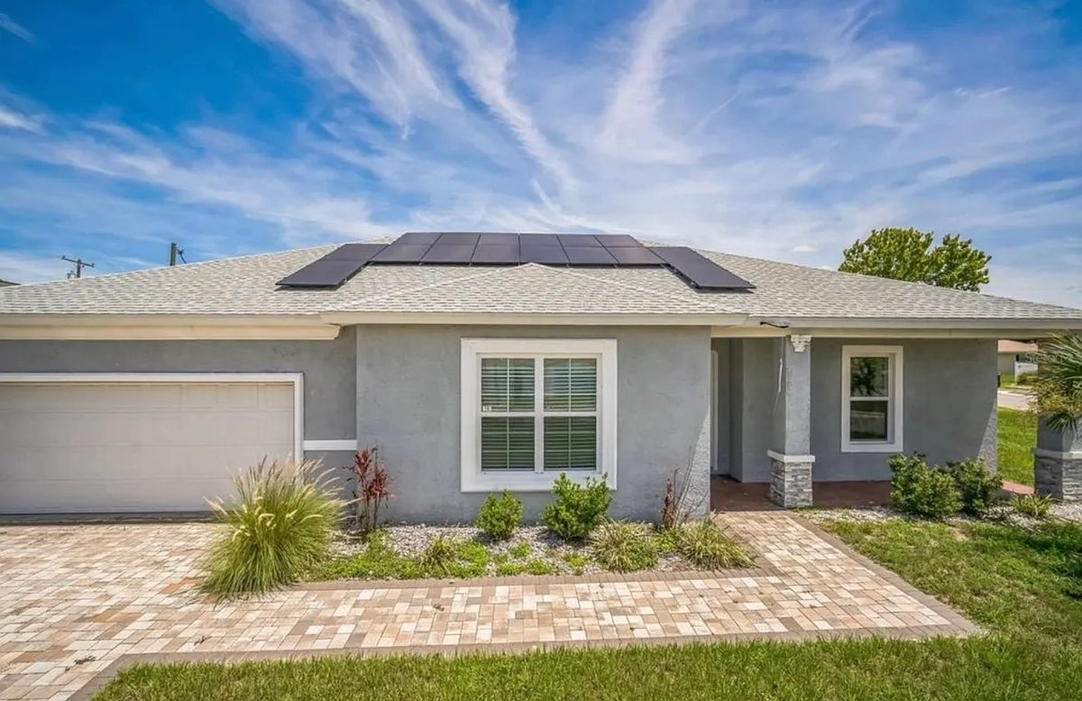 Building Photo - 10517 Camelia Dr