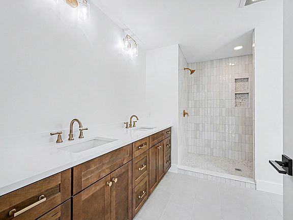 4th image of 2 Boette Ln
