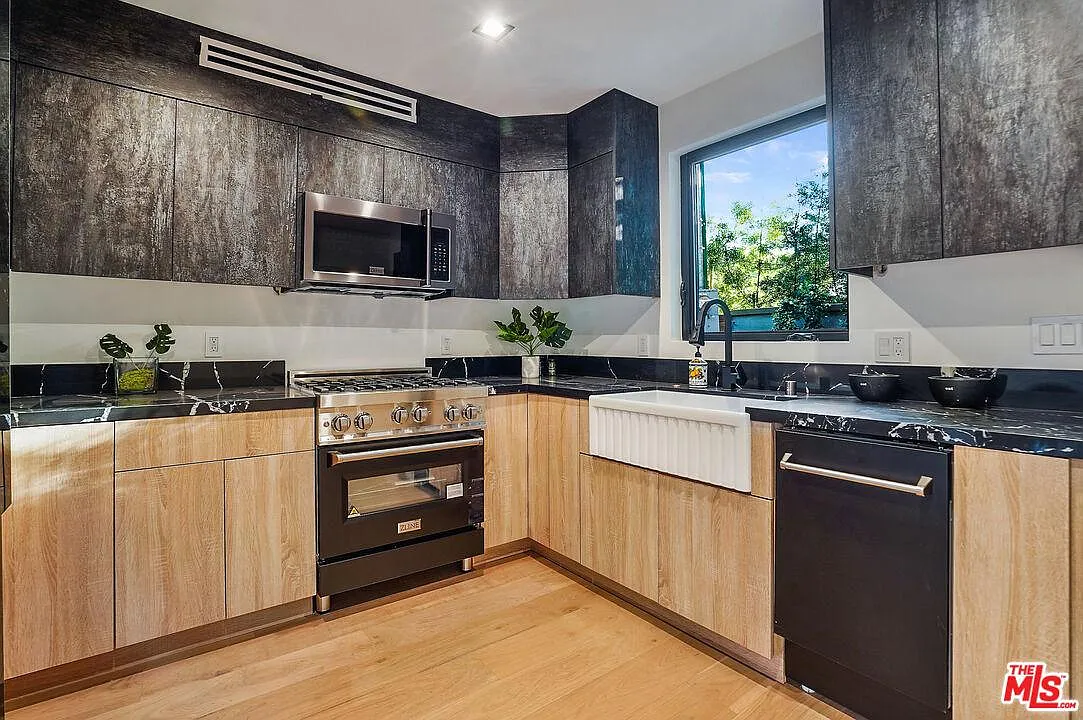 2 bed, 1.5 bath, 800 sqft, $5,000 — Photo 3