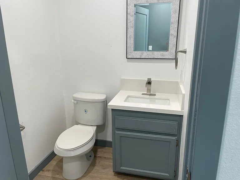 Chateau Canoga Apartments — Photo 7