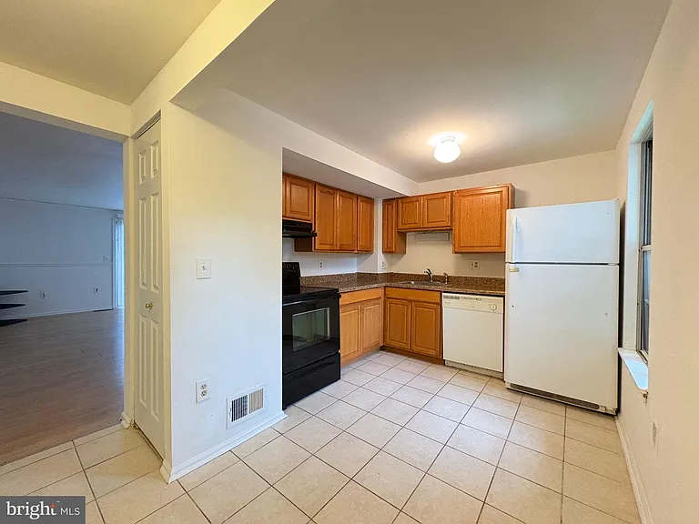 8316 Felsted Ln — Photo 3