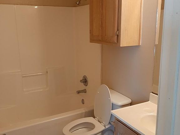 4th image of 411 La Mancha Dr APT 4