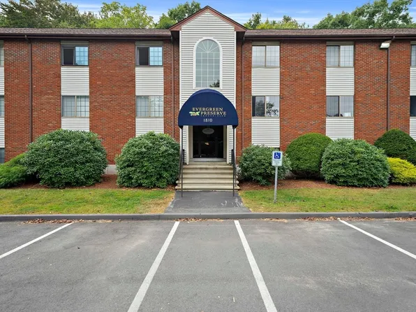 1810 Skyline Dr Unit 7, Lowell, MA 01854