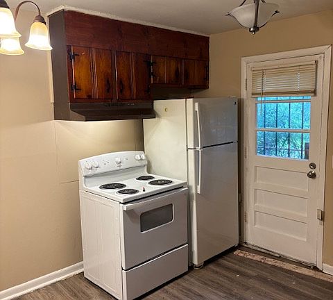 4th image of 1623 14th Ave N #C