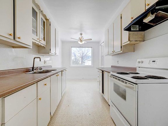 2nd image of 40 Hill Cres