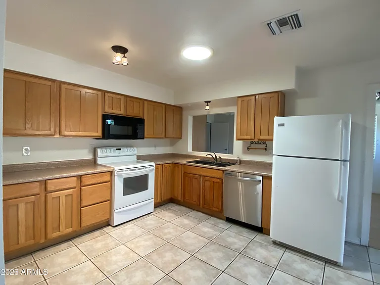 6728 W Vogel Ave — Photo 4