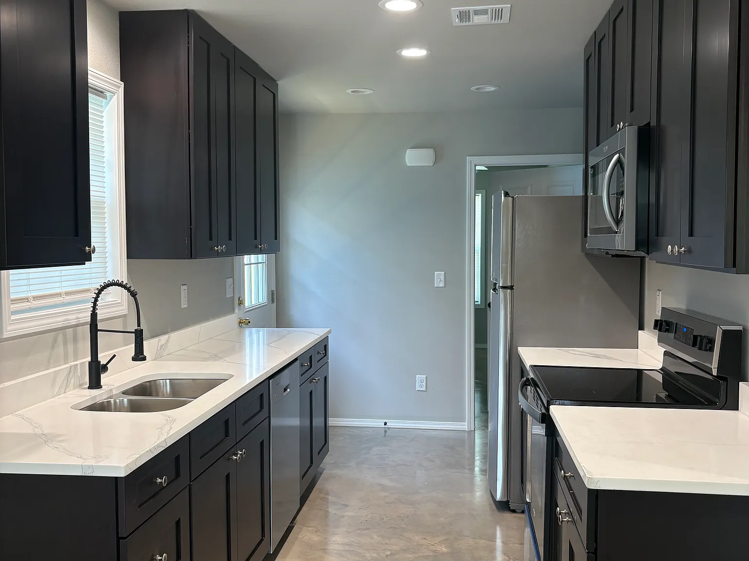2 bed, 755 sqft, $1,000 — Photo 3