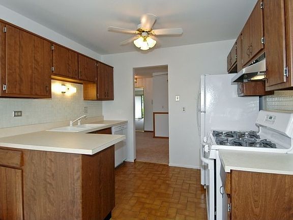 4th image of 327 Wildberry Ct
