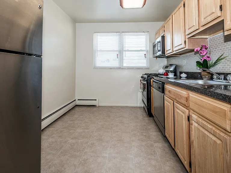 Parkview Apartments — Photo 10