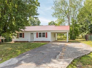 1084 Middlefork Dr, Walnut Cove, NC 27052