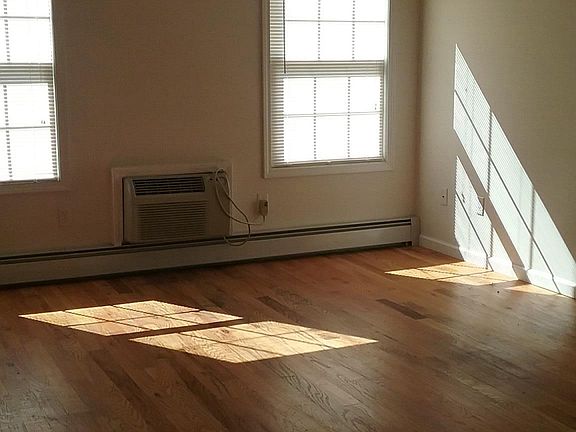 3rd image of 34 Cedar Ln APT 1