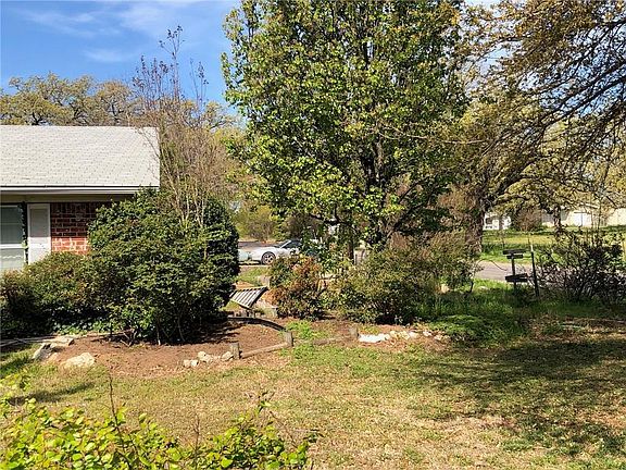 5th image of 410 N Fairview St