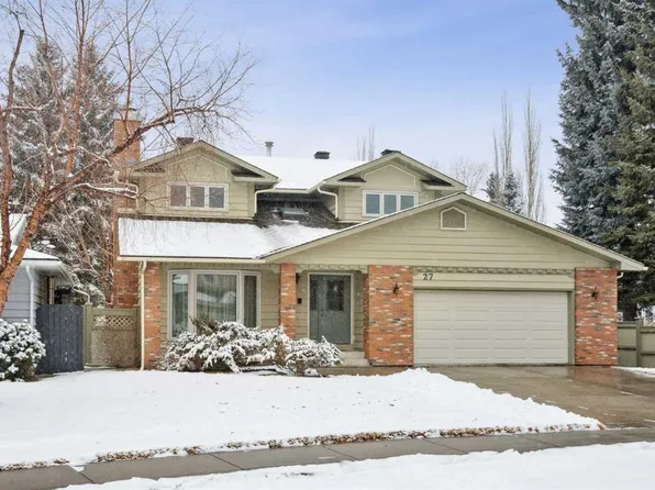 27 E Woodacres Way SW, Calgary, AB T2W 4W2