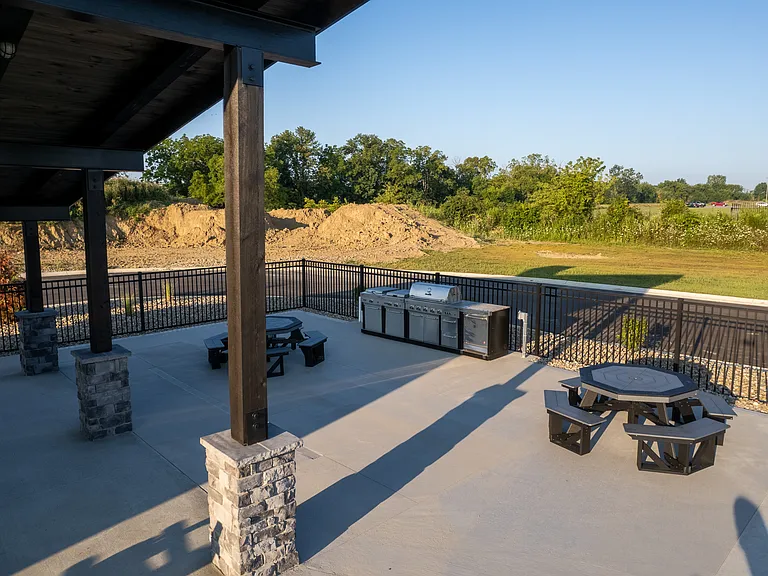 Latitude 40 Flats — Photo 16