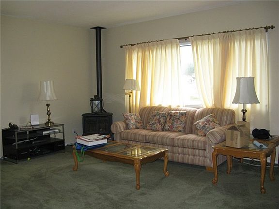 4th image of 913 Kopili St