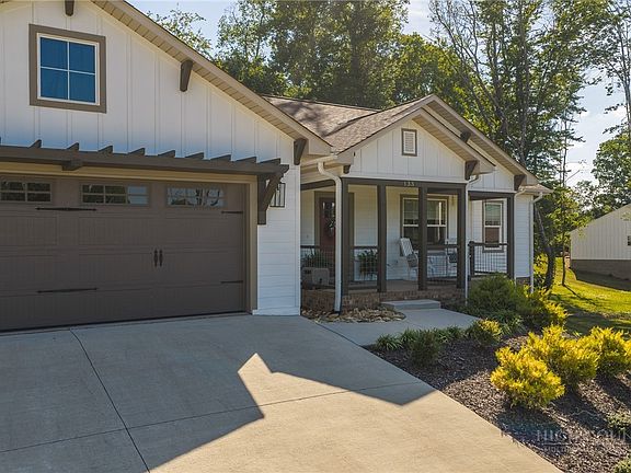 3rd image of 133 maplewood Court