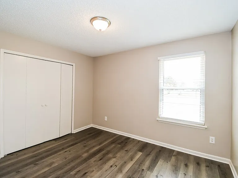3303 Hampstead Dr — Photo 12