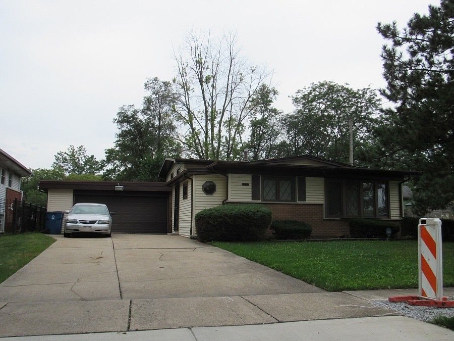 1st image of 210 Pleasant Dr
