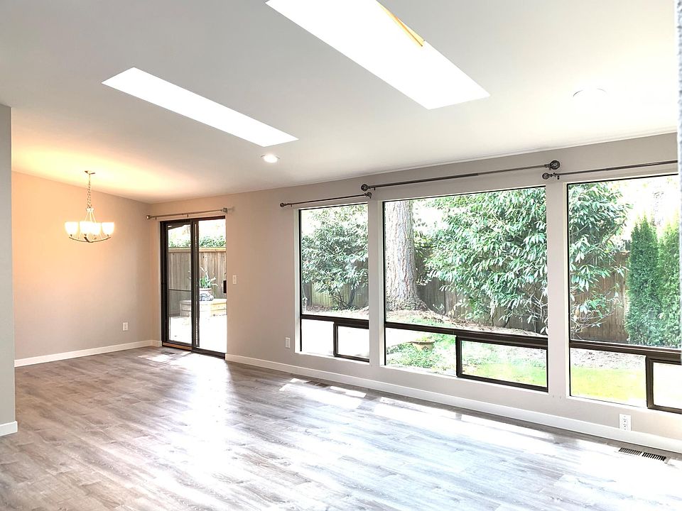 1st image of 10705 NE 53rd St