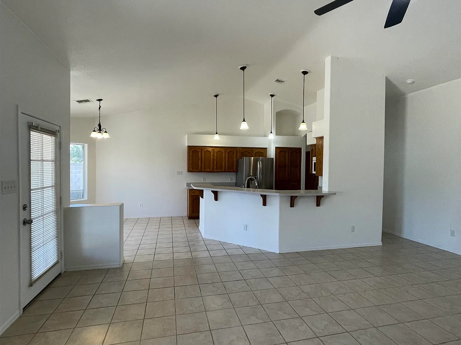 4 bed, 2.0 bath, 1800 sqft, $1,900 — Photo 3